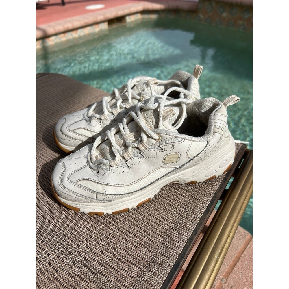 Skechers D'Lites_Beige Lace-Up Sneakers Women’s size 6.5